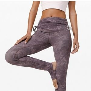 Lululemon Hug Your Core Super High-Rise Tight 28" Reversible Leggings sz 4